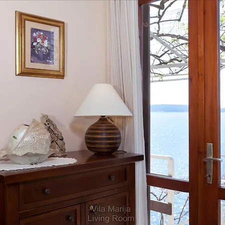 Unique Dalmatian Seafront - Set In A 300 M2 Mediterranean Garden With Private Beach, Large Pool And Terrace. 빌라 자톤