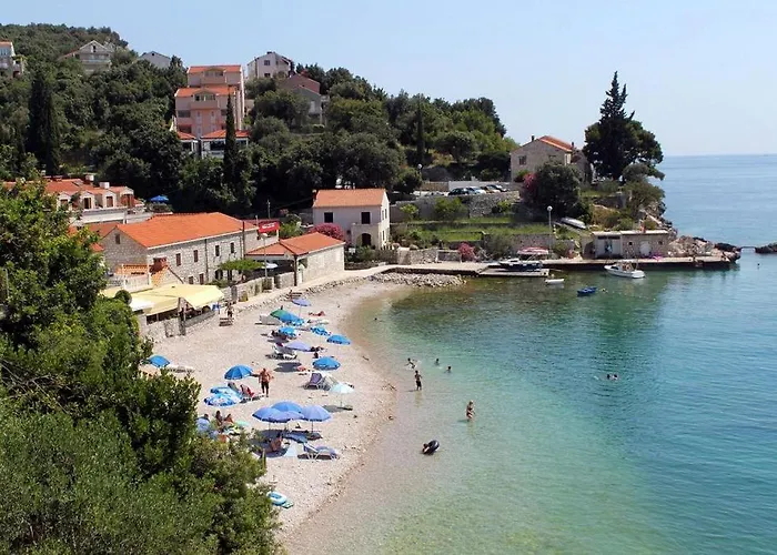 Unique Dalmatian Seafront - Set In A 300 M2 Mediterranean Garden With Private Beach, Large Pool And Terrace. 빌라 자톤