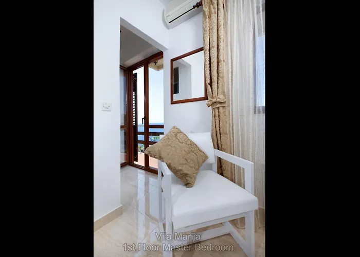 Unique Dalmatian Seafront - Set In A 300 M2 Mediterranean Garden With Private Beach, Large Pool And Terrace. 빌라