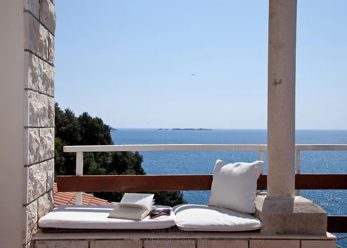 Unique Dalmatian Seafront - Set In A 300 M2 Mediterranean Garden With Private Beach, Large Pool And Terrace. 자톤