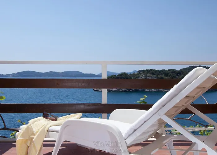 Unique Dalmatian Seafront - Set In A 300 M2 Mediterranean Garden With Private Beach, Large Pool And Terrace. 빌라 *