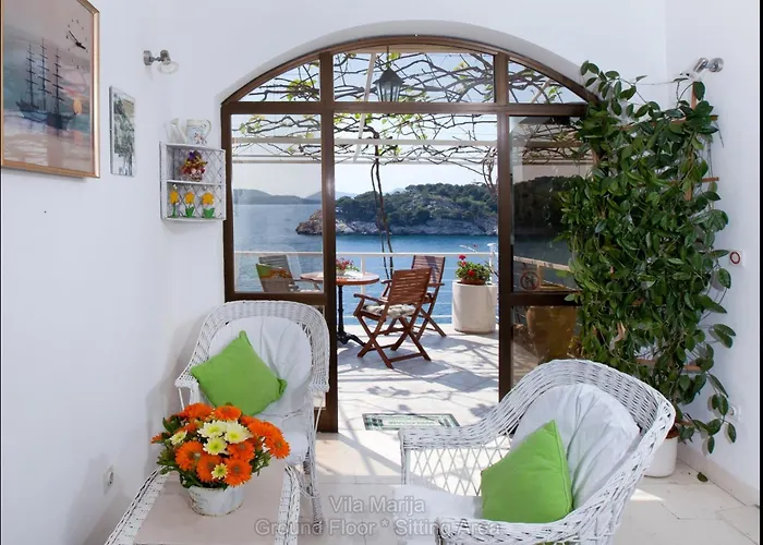 빌라 Unique Dalmatian Seafront - Set In A 300 M2 Mediterranean Garden With Private Beach, Large Pool And Terrace. *