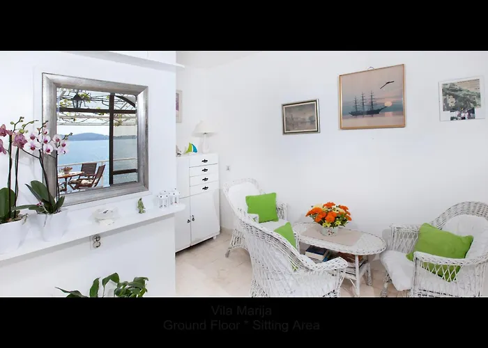 Unique Dalmatian Seafront - Set In A 300 M2 Mediterranean Garden With Private Beach, Large Pool And Terrace. 빌라 *