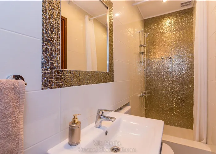 Unique Dalmatian Seafront - Set In A 300 M2 Mediterranean Garden With Private Beach, Large Pool And Terrace. 빌라 자톤