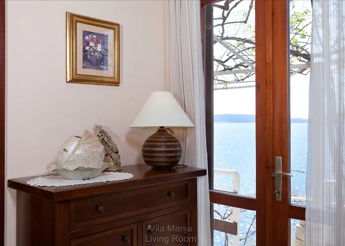 Unique Dalmatian Seafront - Set In A 300 M2 Mediterranean Garden With Private Beach, Large Pool And Terrace. 빌라 자톤