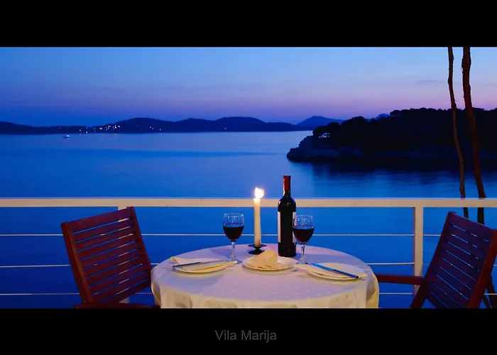 Unique Dalmatian Seafront - Set In A 300 M2 Mediterranean Garden With Private Beach, Large Pool And Terrace. 빌라 *