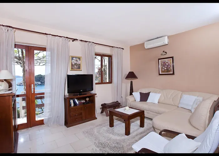 빌라 Unique Dalmatian Seafront - Set In A 300 M2 Mediterranean Garden With Private Beach, Large Pool And Terrace. *