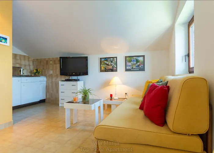 빌라 Unique Dalmatian Seafront - Set In A 300 M2 Mediterranean Garden With Private Beach, Large Pool And Terrace. 자톤