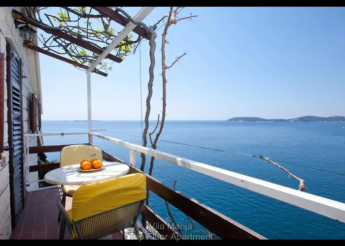 Unique Dalmatian Seafront - Set In A 300 M2 Mediterranean Garden With Private Beach, Large Pool And Terrace. 빌라 자톤