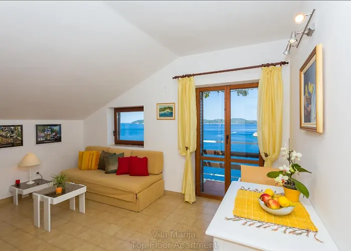 Unique Dalmatian Seafront - Set In A 300 M2 Mediterranean Garden With Private Beach, Large Pool And Terrace. 자톤