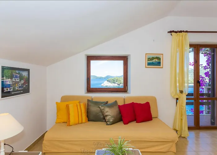 빌라 Unique Dalmatian Seafront - Set In A 300 M2 Mediterranean Garden With Private Beach, Large Pool And Terrace.