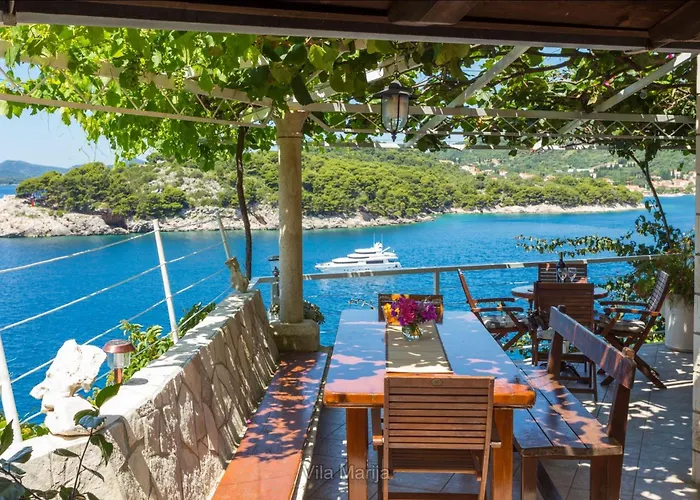 Unique Dalmatian Seafront - Set In A 300 M2 Mediterranean Garden With Private Beach, Large Pool And Terrace. 빌라