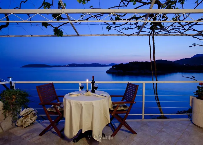 Unique Dalmatian Seafront - Set In A 300 M2 Mediterranean Garden With Private Beach, Large Pool And Terrace. 빌라 *