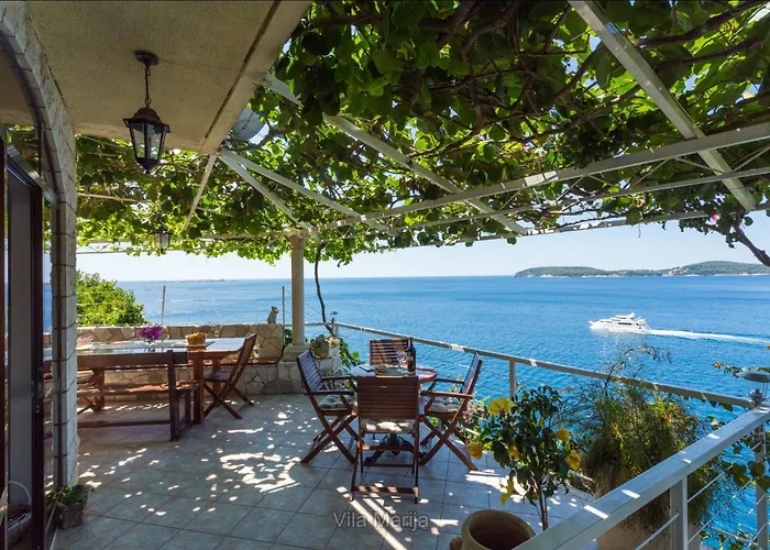 Unique Dalmatian Seafront - Set In A 300 M2 Mediterranean Garden With Private Beach, Large Pool And Terrace. 빌라 자톤