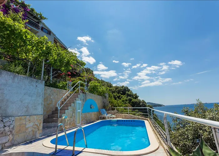 Unique Dalmatian Seafront - Set In A 300 M2 Mediterranean Garden With Private Beach, Large Pool And Terrace. 빌라 자톤