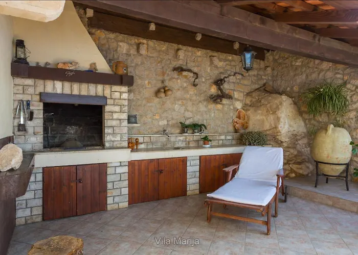 Unique Dalmatian Seafront - Set In A 300 M2 Mediterranean Garden With Private Beach, Large Pool And Terrace. 빌라 *