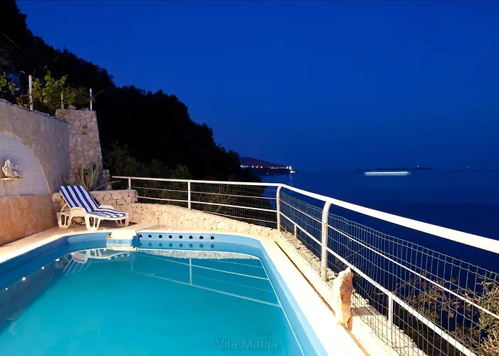 빌라 Unique Dalmatian Seafront - Set In A 300 M2 Mediterranean Garden With Private Beach, Large Pool And Terrace. *