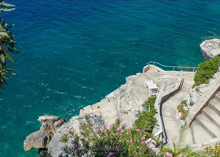 빌라 Unique Dalmatian Seafront - Set In A 300 M2 Mediterranean Garden With Private Beach, Large Pool And Terrace.