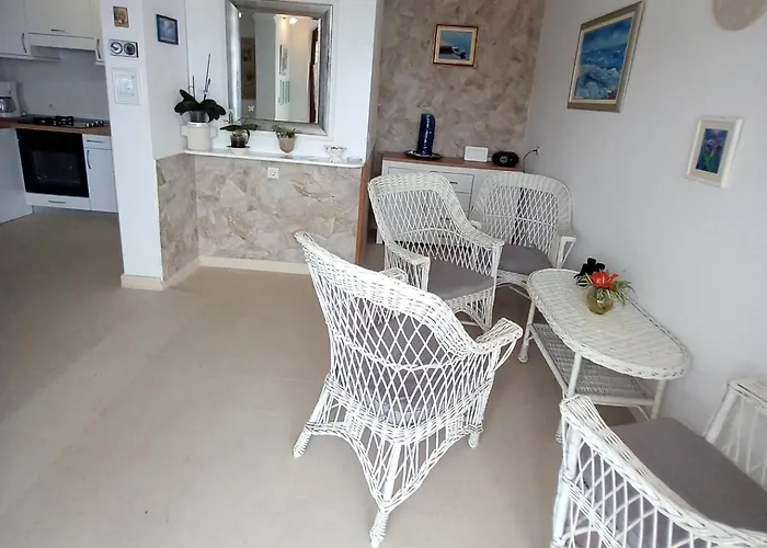 빌라 Unique Dalmatian Seafront - Set In A 300 M2 Mediterranean Garden With Private Beach, Large Pool And Terrace.