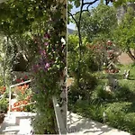 Unique Dalmatian Seafront - Set In A 300 M2 Mediterranean Garden With Private Beach, Large Pool And Terrace. Zaton (Dubrovnik-Neretva)