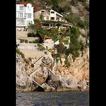 Unique Dalmatian Seafront - Set In A 300 M2 Mediterranean Garden With Private Beach, Large Pool And Terrace. * Zaton (Dubrovnik-Neretva)