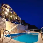 Villa Unique Dalmatian Seafront - Set In A 300 M2 Mediterranean Garden With Private Beach, Large Pool And Terrace. Zaton (Dubrovnik-Neretva)