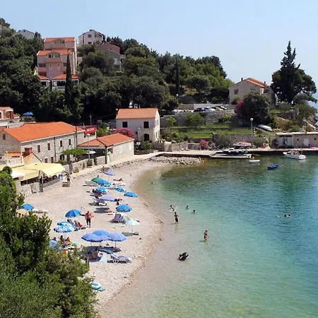 Dalmatian Seafront Villa: Private Beach, Garden & Pool Oasis Villa Zaton (Dubrovnik-Neretva)