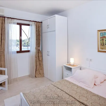 Dalmatian Seafront Villa: Private Beach, Garden & Pool Oasis