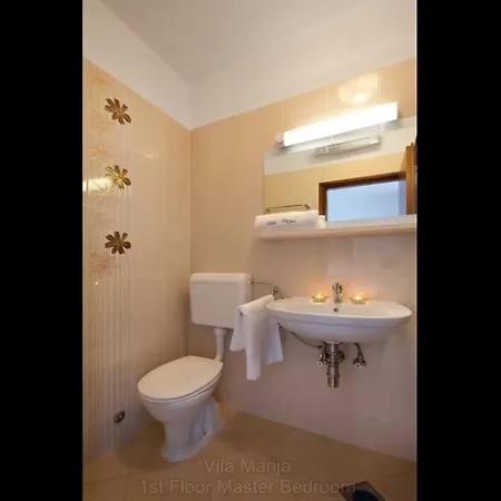 Villa Dalmatian Seafront Villa: Private Beach, Garden & Pool Oasis *