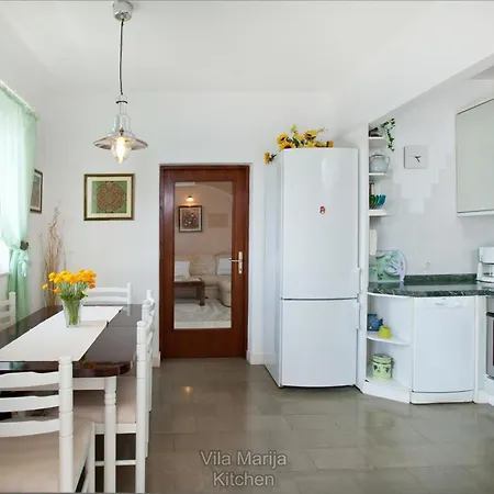 Dalmatian Seafront Villa: Private Beach, Garden & Pool Oasis * Zaton (Dubrovnik-Neretva)