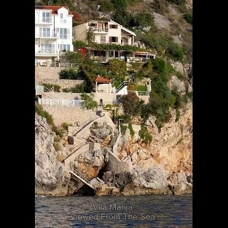 Dalmatian Seafront Villa: Private Beach, Garden & Pool Oasis * Zaton (Dubrovnik-Neretva)