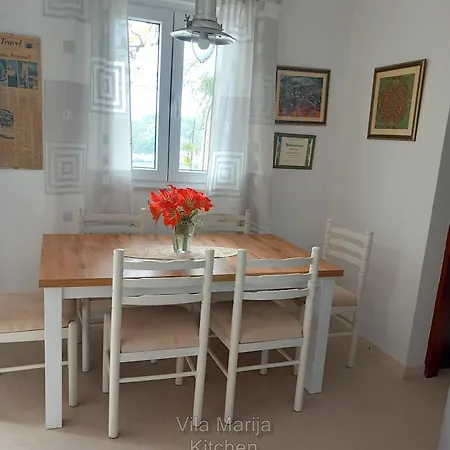 Dalmatian Seafront Villa: Private Beach, Garden & Pool Oasis
